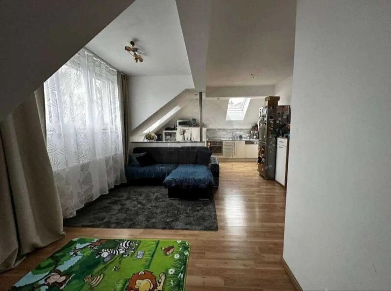 Attraktives Zinshaus in Wels: Modernisiert, 256m², Garten, Garage & 7 Stellplätze!