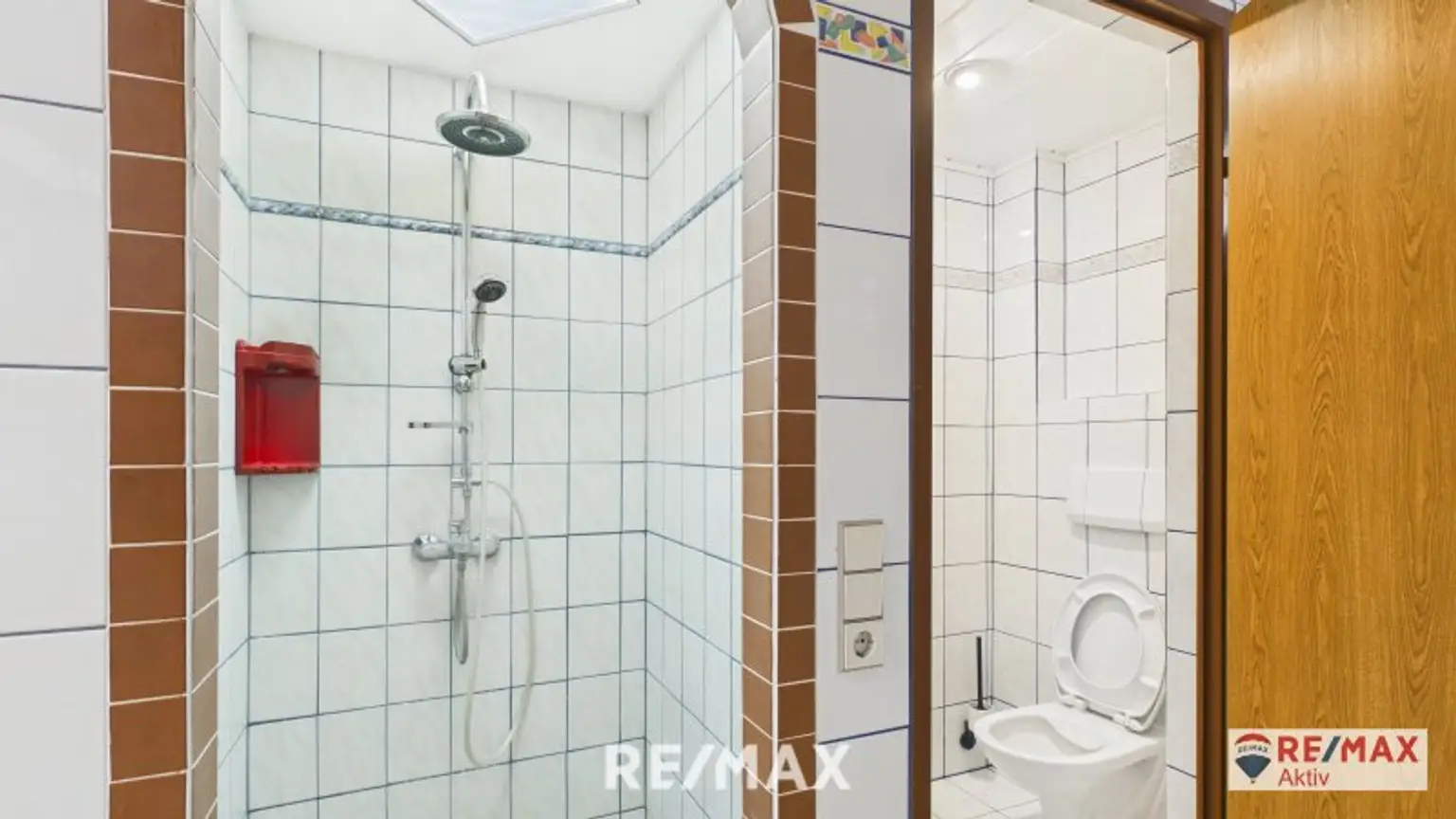 Dusche und WC im Keller