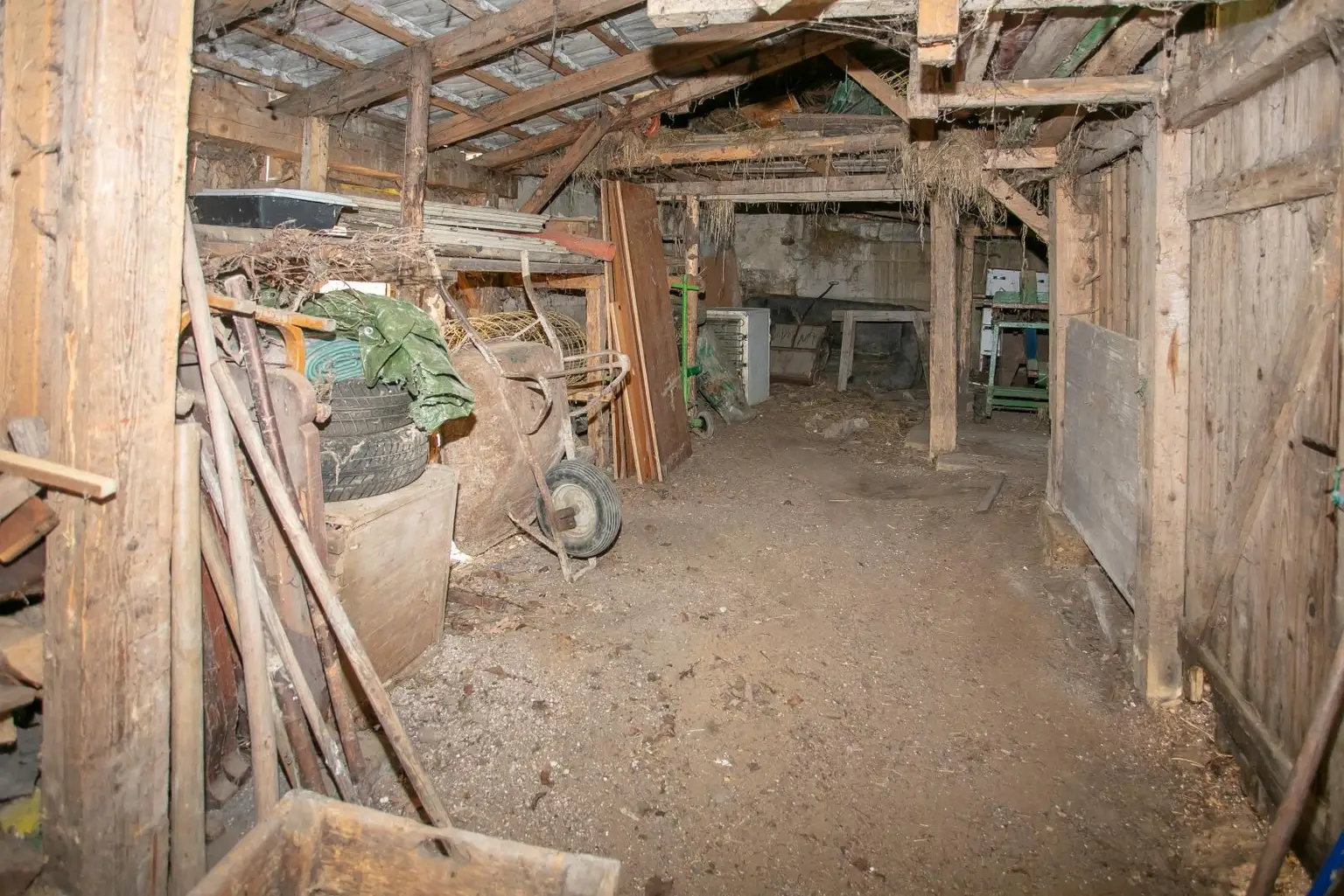 Abstellraum beim alten Haus