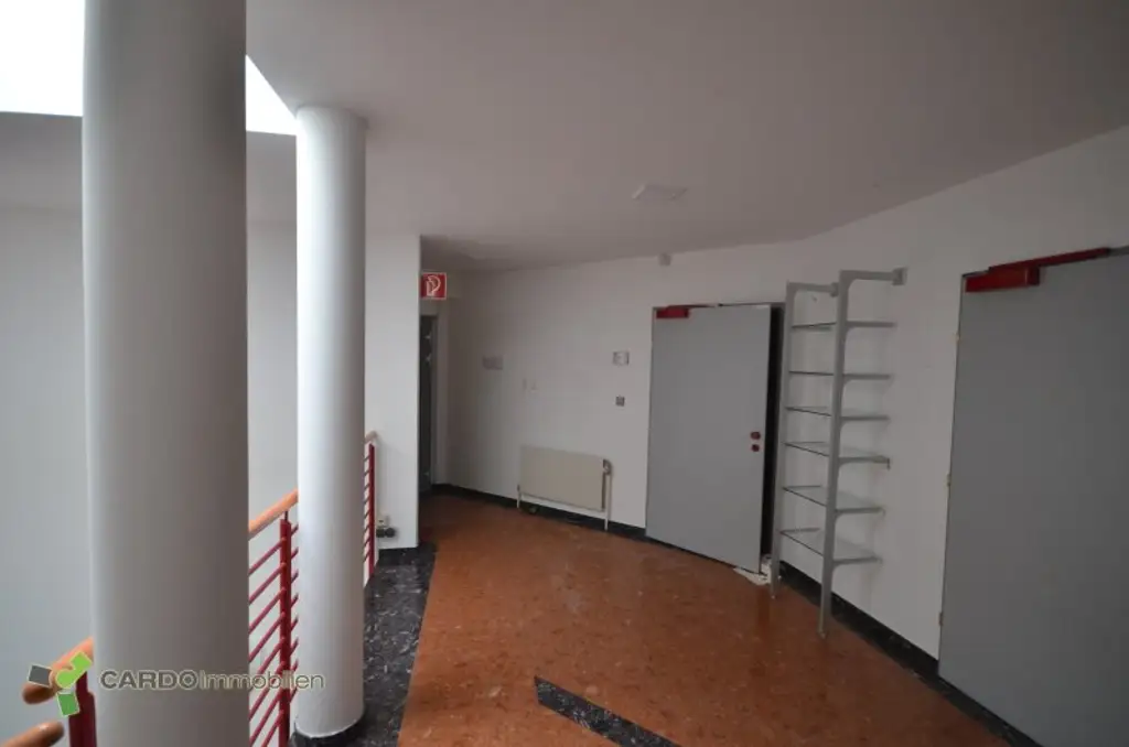 Halle und Lager 425m², 340m², 414m² für Veranstaltungen oder Lager, 2 Gewerbeobjekte nebeneinander mit große Parkplatz, entweder zusammen oder einzeln zu vermieten