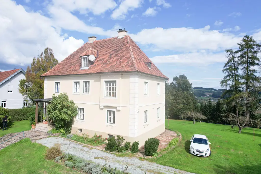 Ein Anwesen voller Möglichkeiten – großzügiges Haus mit Traumgrundstück