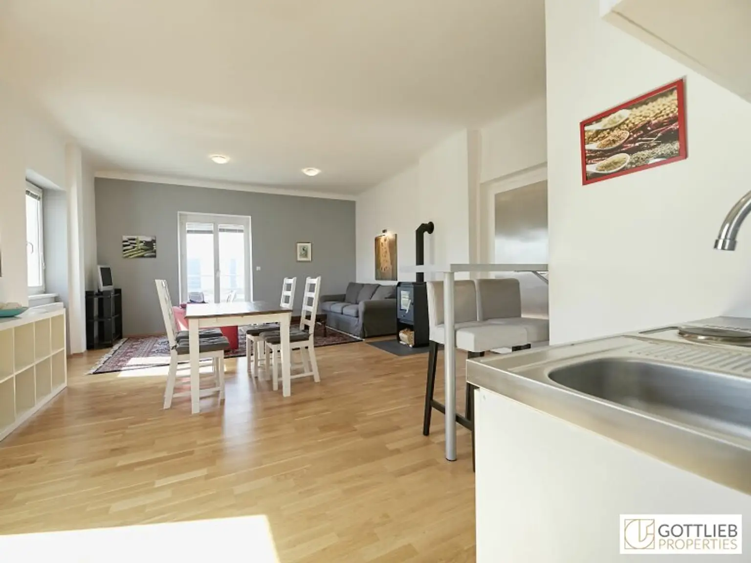 Bestlage Kaiserebersdorf! Möblierte 2-Zimmer-Wohnung mit Balkon, Gartennutzung und Schwimmbiotop