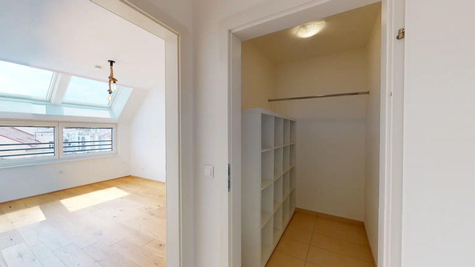 Moderne Dachgeschosswohnung, klimatisiert und gut geschnitten