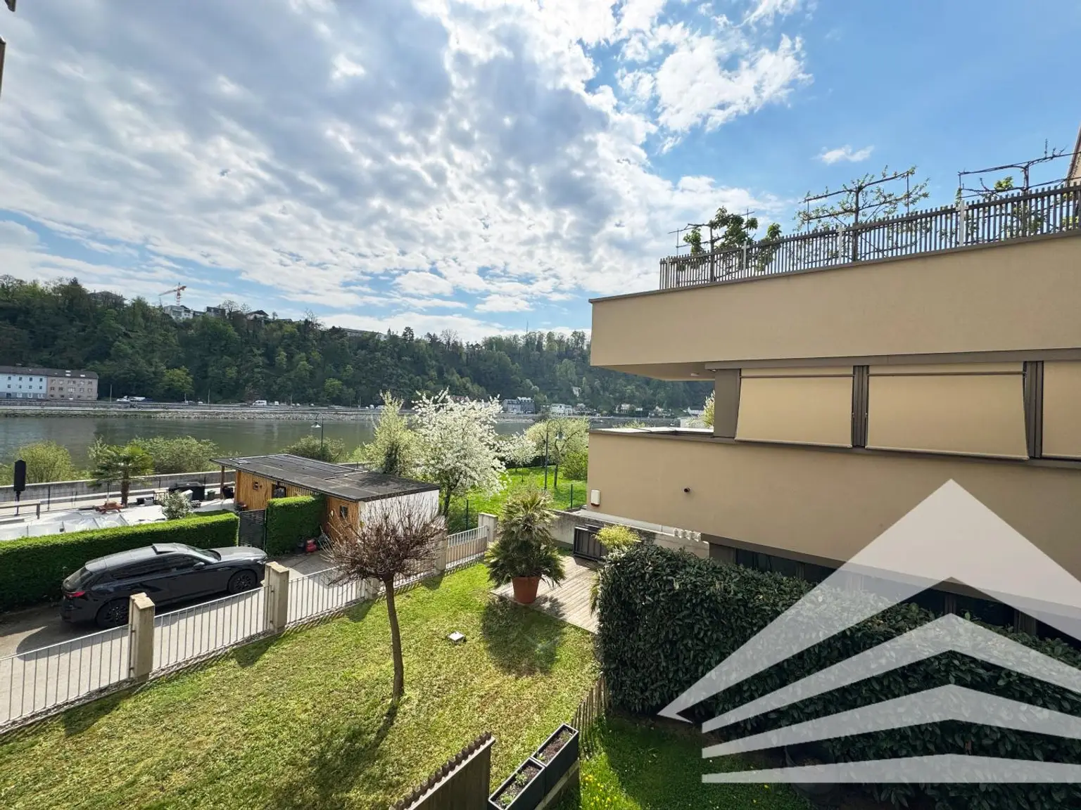 Donaublick vom Wohnzimmer