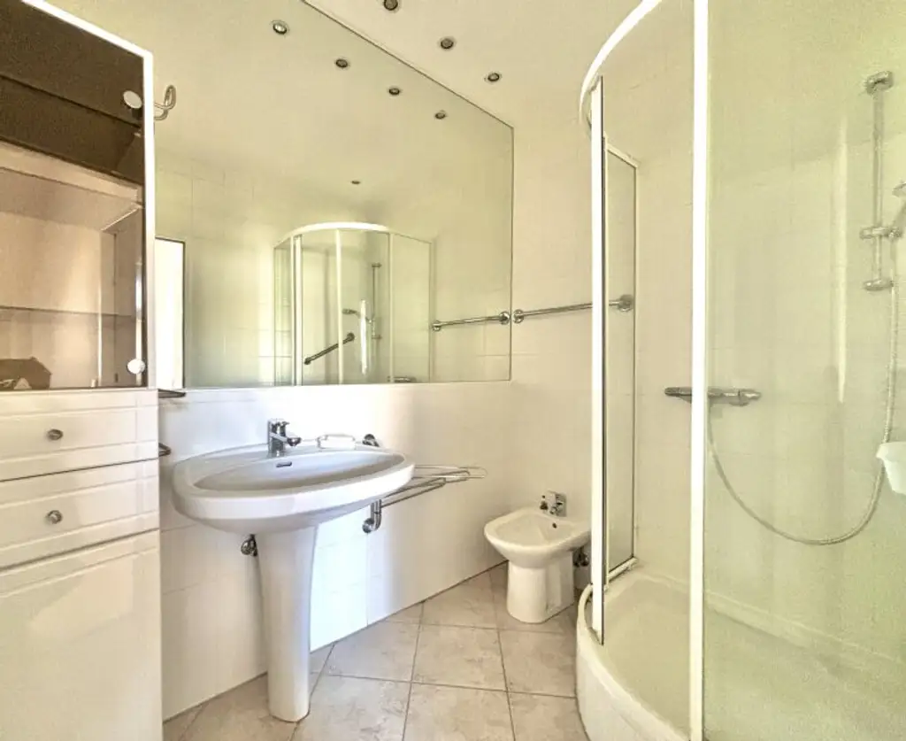 Nähe Sonnbergmarkt/Obkirchergasse | Balkon mit Fernblick ins Sieveringer-Viertel | inkl. Tiefgaragenstellplatz