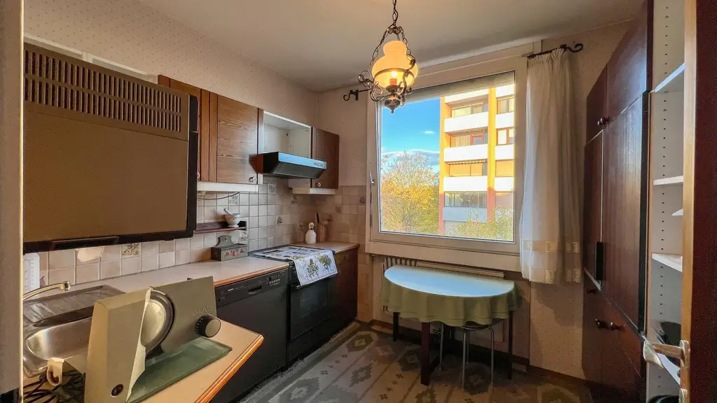 Eigentumswohnung mit Loggia – zentrale Lage in Fischamend