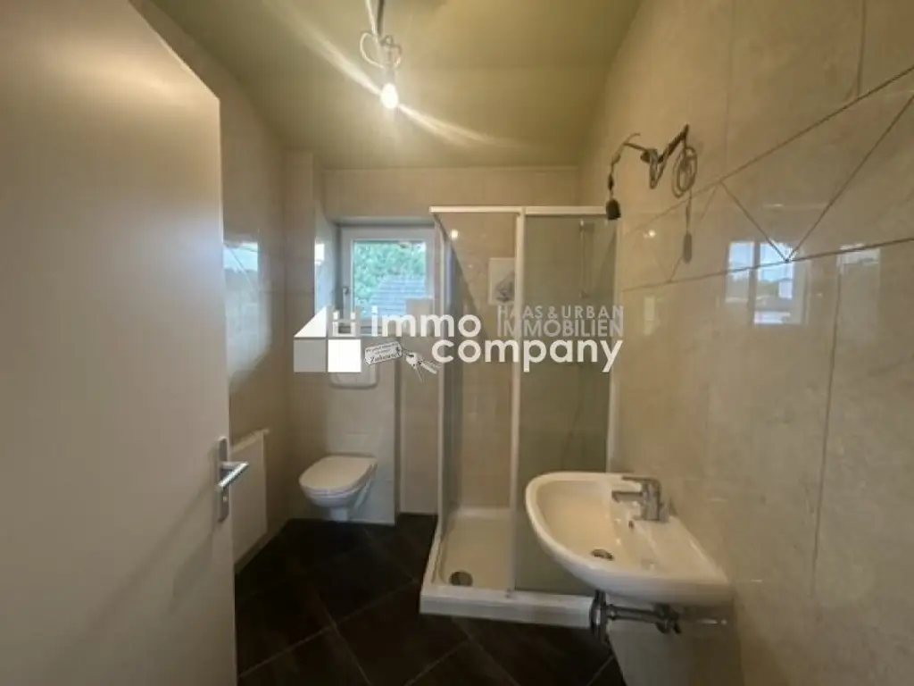 Wohlfühloase in 1220 Wien: Gepflegtes Einfamilienhaus mit Pool, Balkon, Terrasse & Carport!