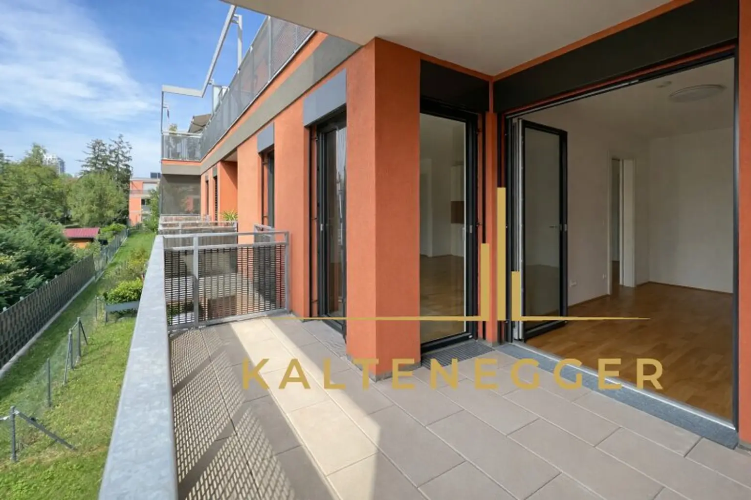 Balkon westlich 8,17 m² - von beiden Zimmern begehbar