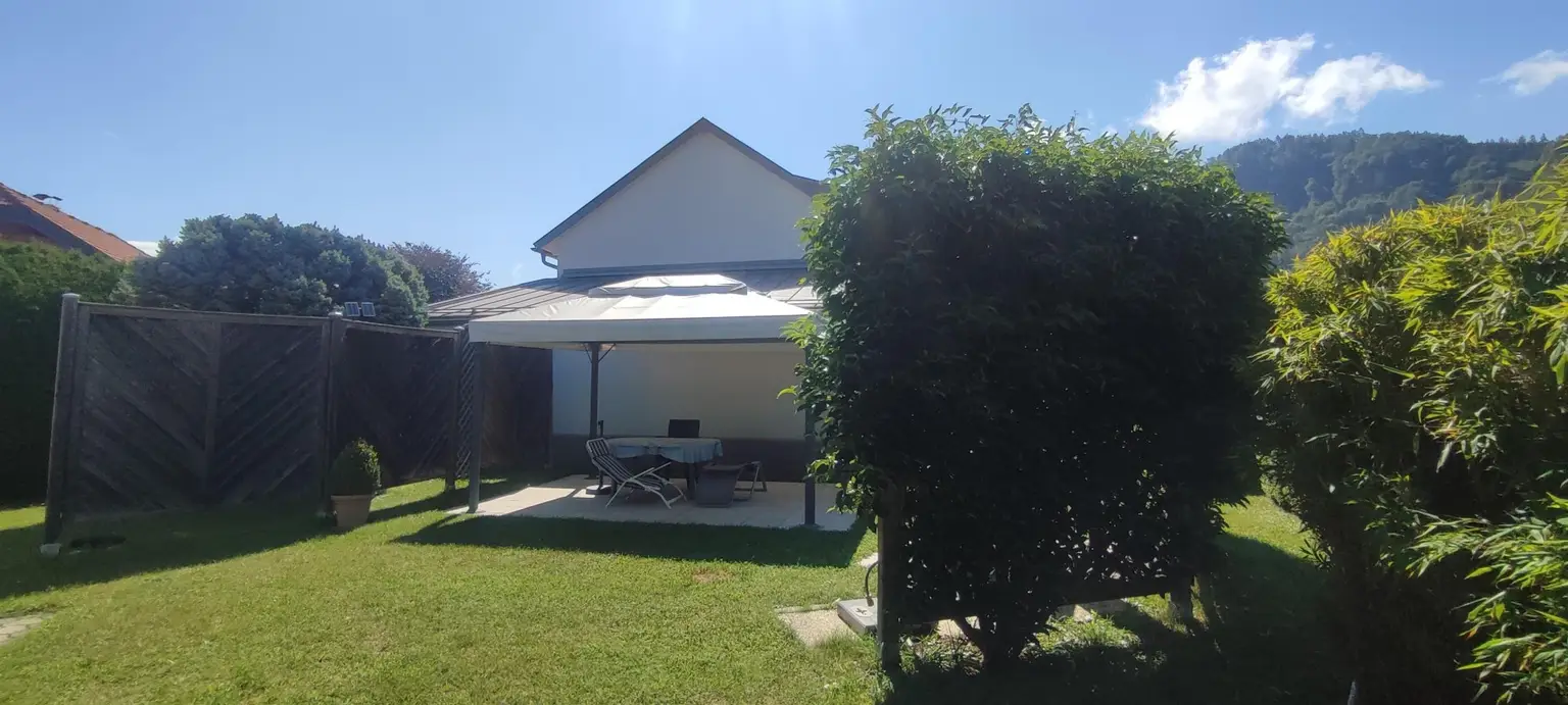 Sitzplatz mit Solardusche