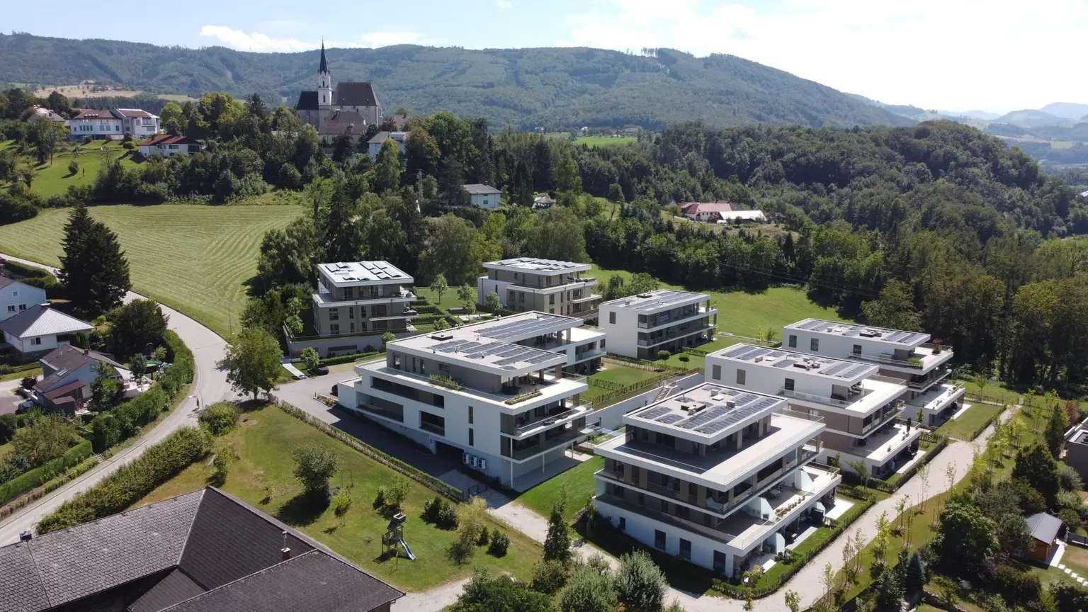 LUX Gesamte Aussenanlage