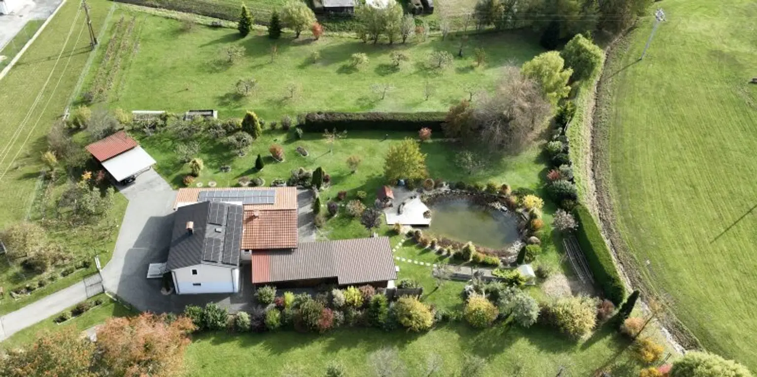 -- ZAUBERHAFT -- Neustift b.GS !! Paradiesisches Anwesen in beschaulicher Ortslage mit ca. 5.800 m2 Eigengrund + ca. 6.200 m2 Wald !!