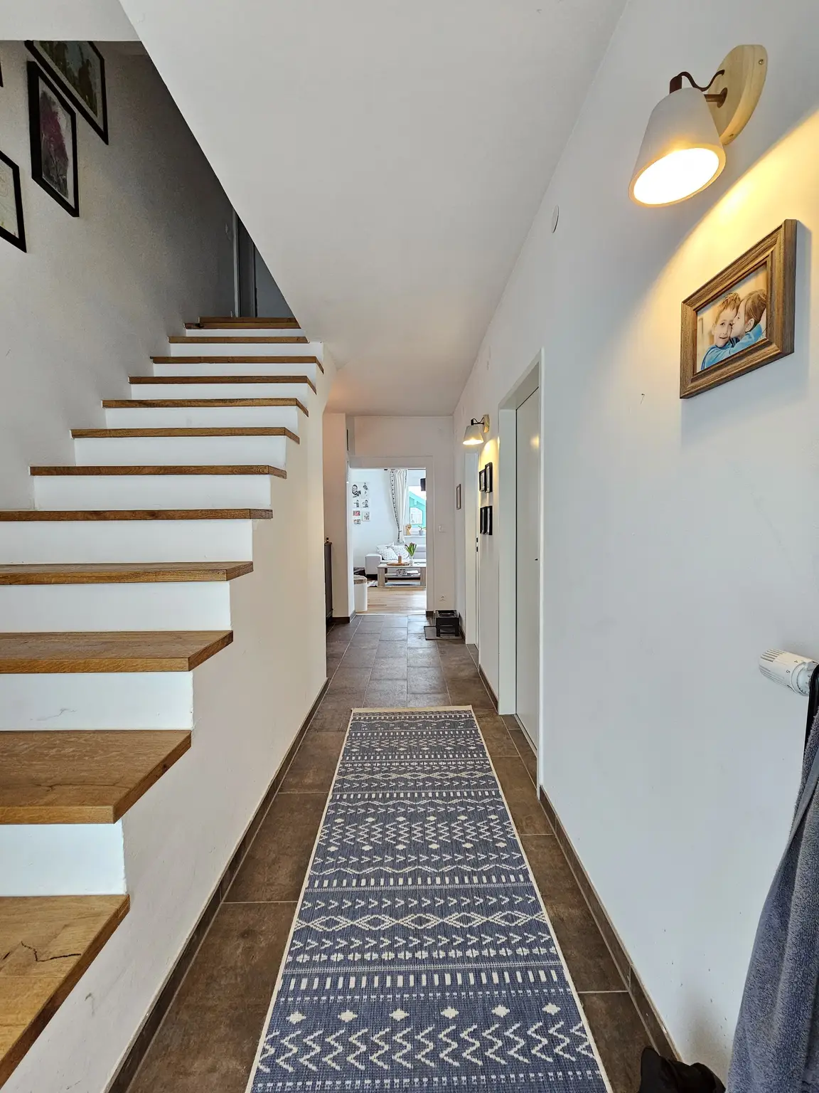 Modernisiertes Einfamilienhaus mit 1.057m² Grundstück, Luftwärmepumpe & PV-Anlage in ruhiger Ortsrandlage von Wopfing