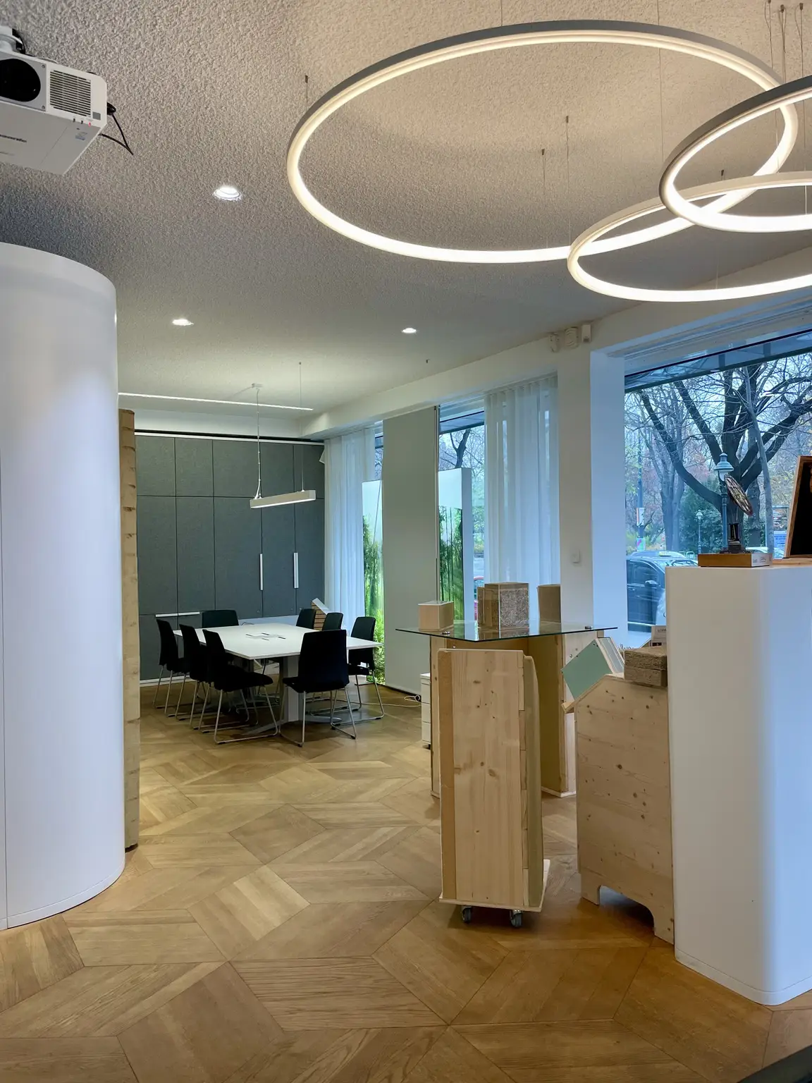 Machen Sie Ihre Arbeit sichtbar, und das direkt am Central Park Wiens!