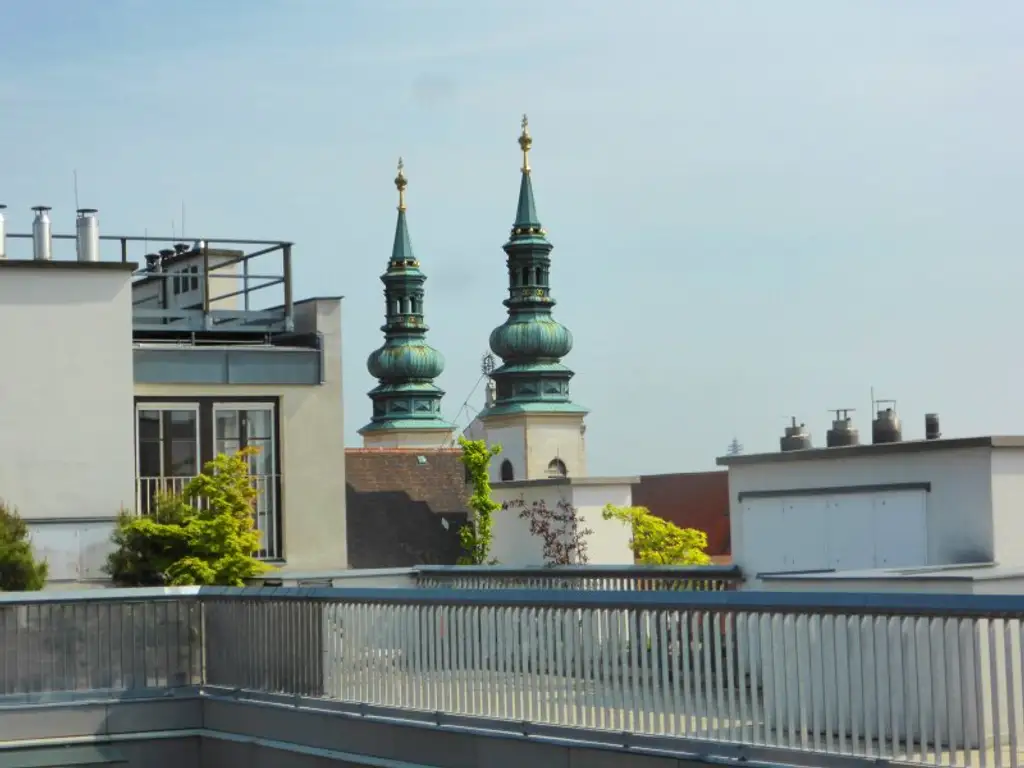 DG-WOHNUNG MIT PRIVATER TERRASSE NÄHE STEPHANSPLATZ