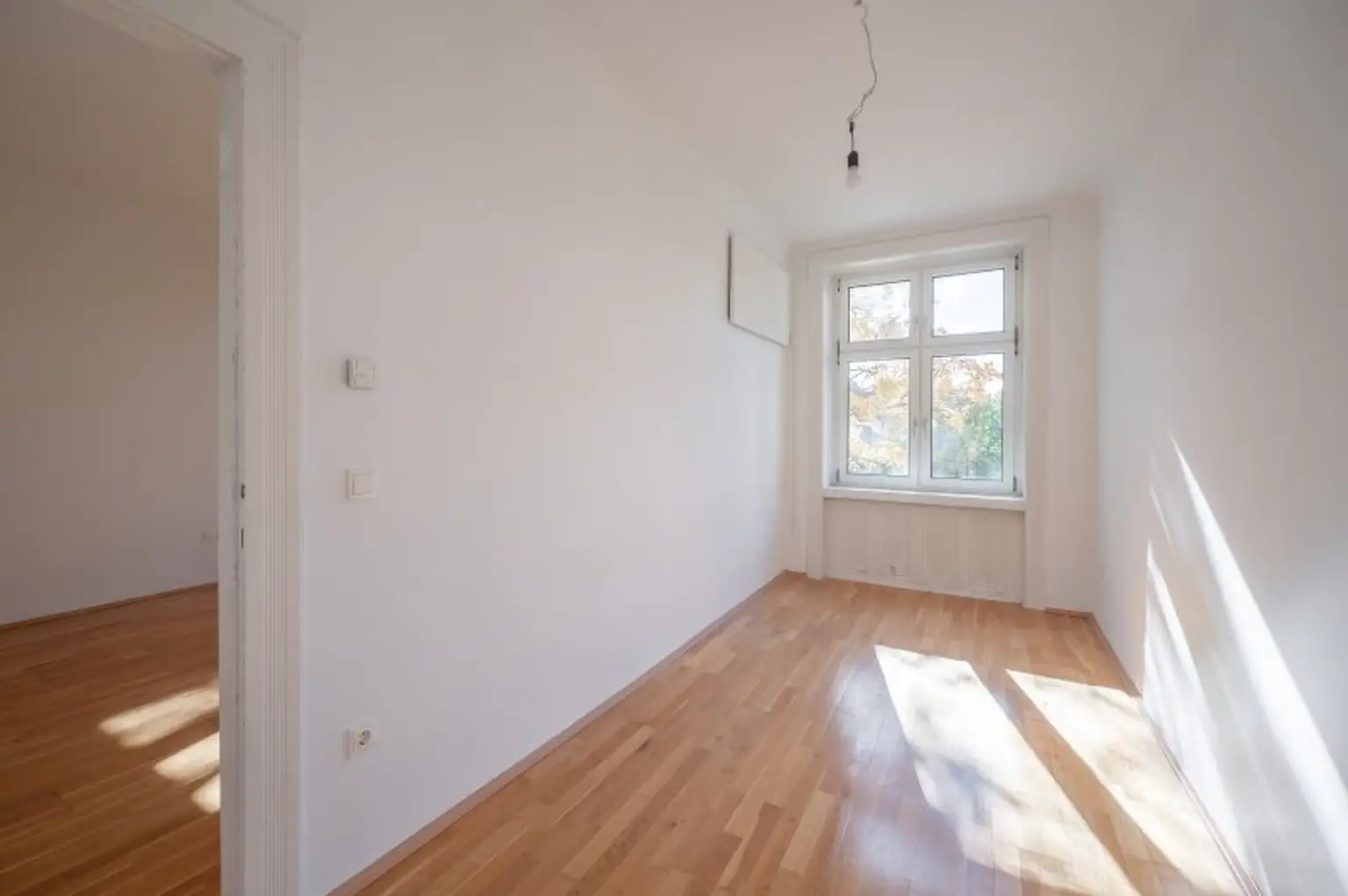 ++Fasangarten++ Altbau mit Potenzial – 2 Zimmer zum Sanieren