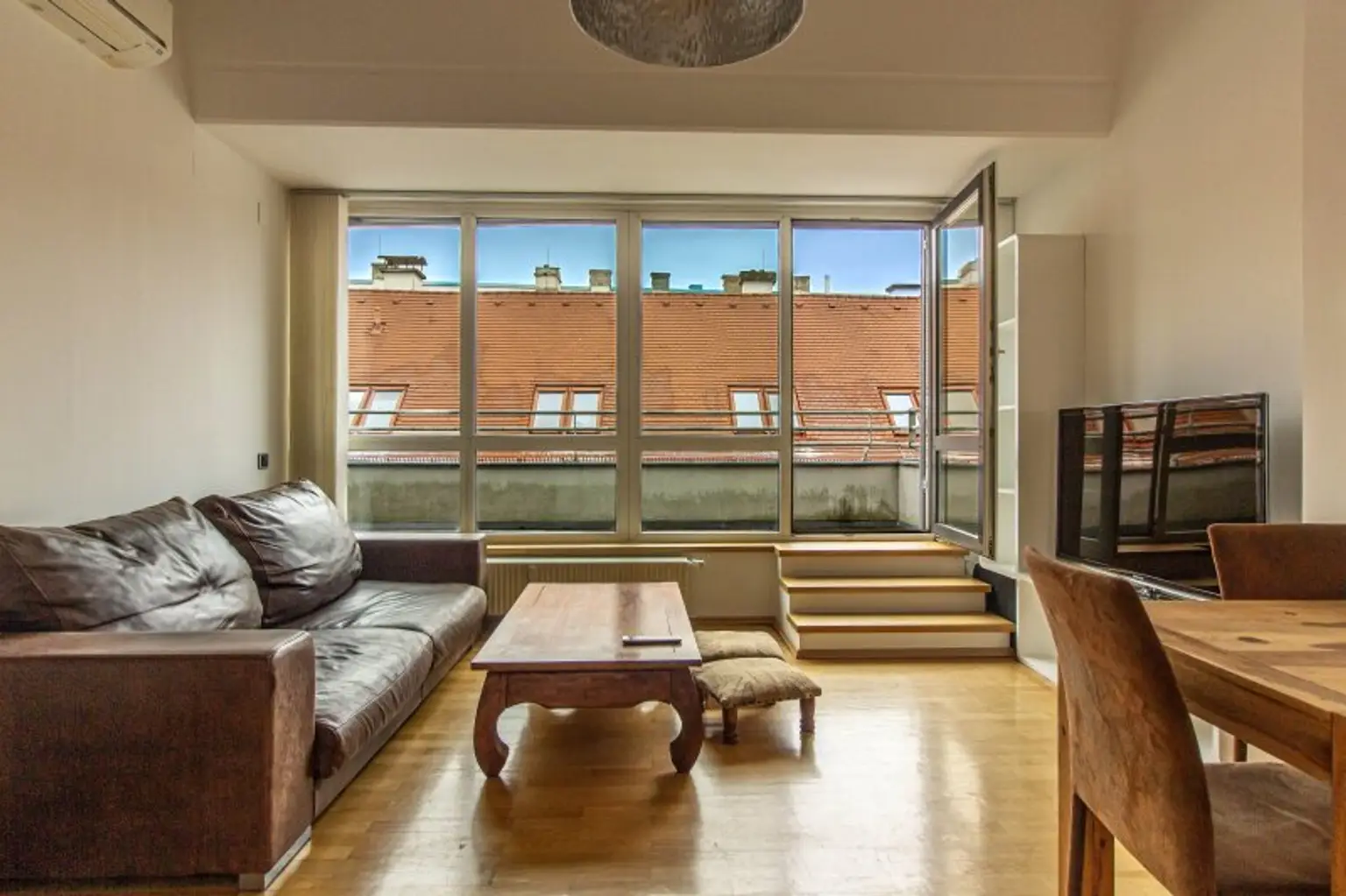 4 m Raumhöhe im Dachgeschoss - Mariahilfer Str. - Klimatisiert