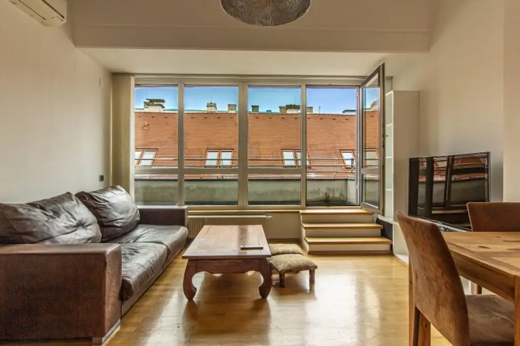 4 m Raumhöhe im Dachgeschoss - Mariahilfer Str. - Klimatisiert