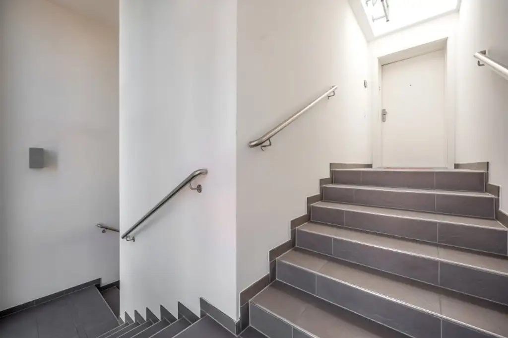 Panoramaliebling: Luxuriöse DG-Wohnung mit Dachterrasse und Fernblick