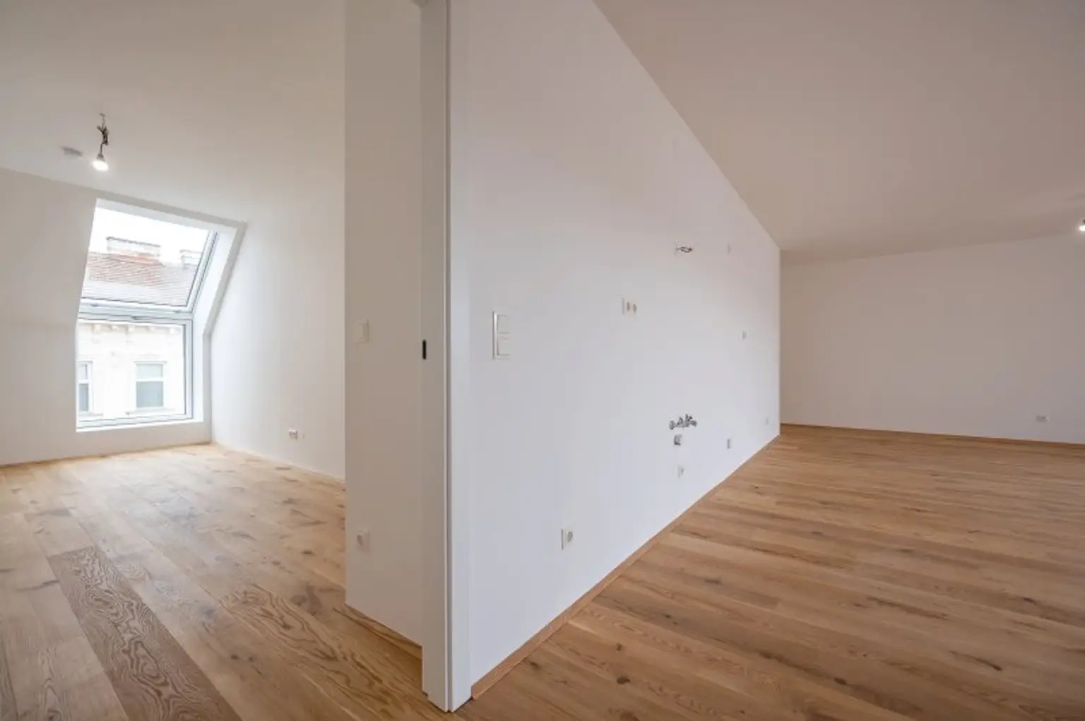 ++FonteFlats++ Fantastischer 4-Zimmer Dachgeschoss-ERSTBEZUG mit tollem Balkon