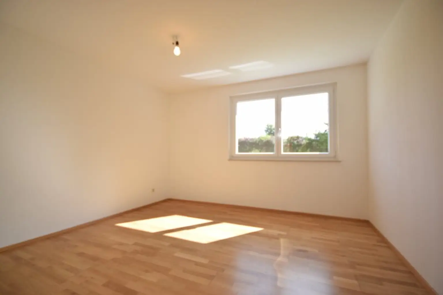 Elternschlafbereich - Gediegene 3 Zimmer Wohnung mit Balkon und Gartennutzung Miete Oberndorf bei Salzburg