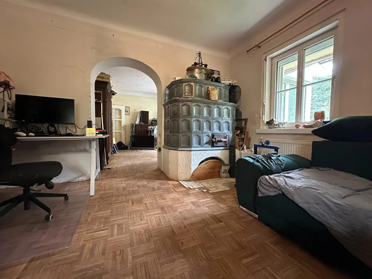 Stilvoll wohnen in Neuwaldegg: 3-Zimmer-Gartenjuwel mit Kamin und Kochinsel