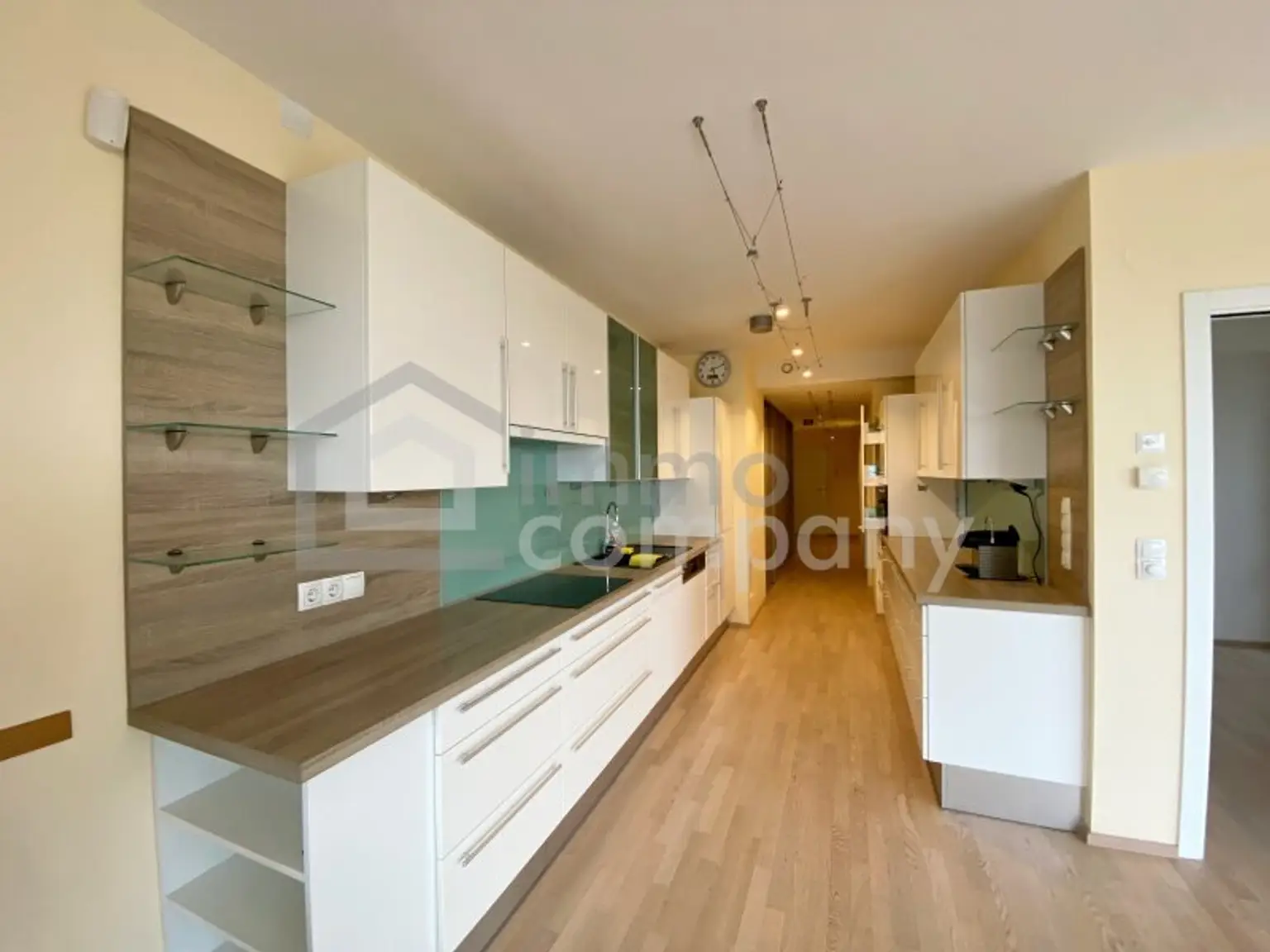 Moderne 3-Zimmer-Wohnung + Balkon + Garage