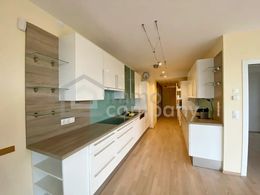 Moderne 3-Zimmer-Wohnung + Balkon + Garage