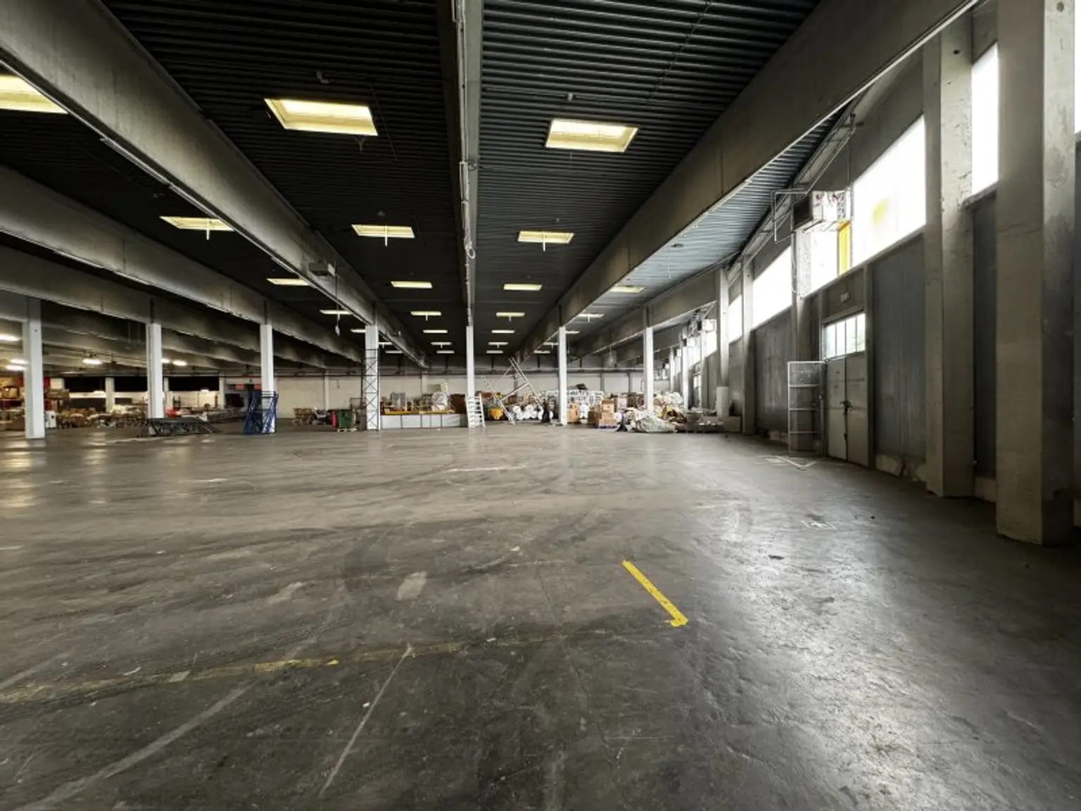 Moderne Halle mit 7 m Höhe und LKW-Zufahrt – ca. 4.445 m² im 21. Bezirk. Flexibel Nutzbar