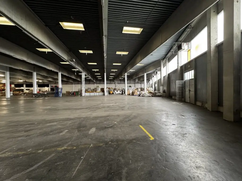 Moderne Halle mit 7 m Höhe und LKW-Zufahrt – ca. 4.445 m² im 21. Bezirk. Flexibel Nutzbar