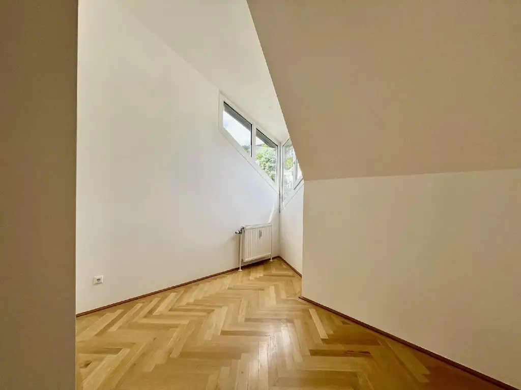 4 Zimmer Dachgeschoß mit Loggia und Grünblick