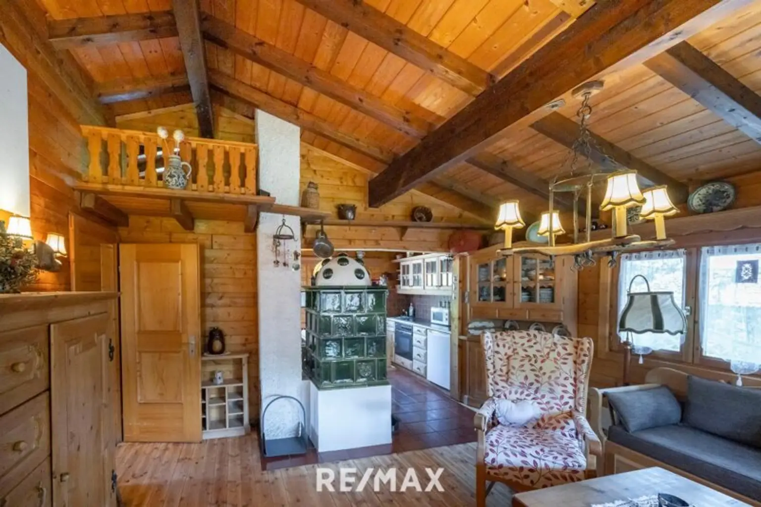 „Wohnen im Einklang mit der Natur – Stilvolles Holzhaus in traumhafter Ruhelage auf unverbaubarem Grundstück“