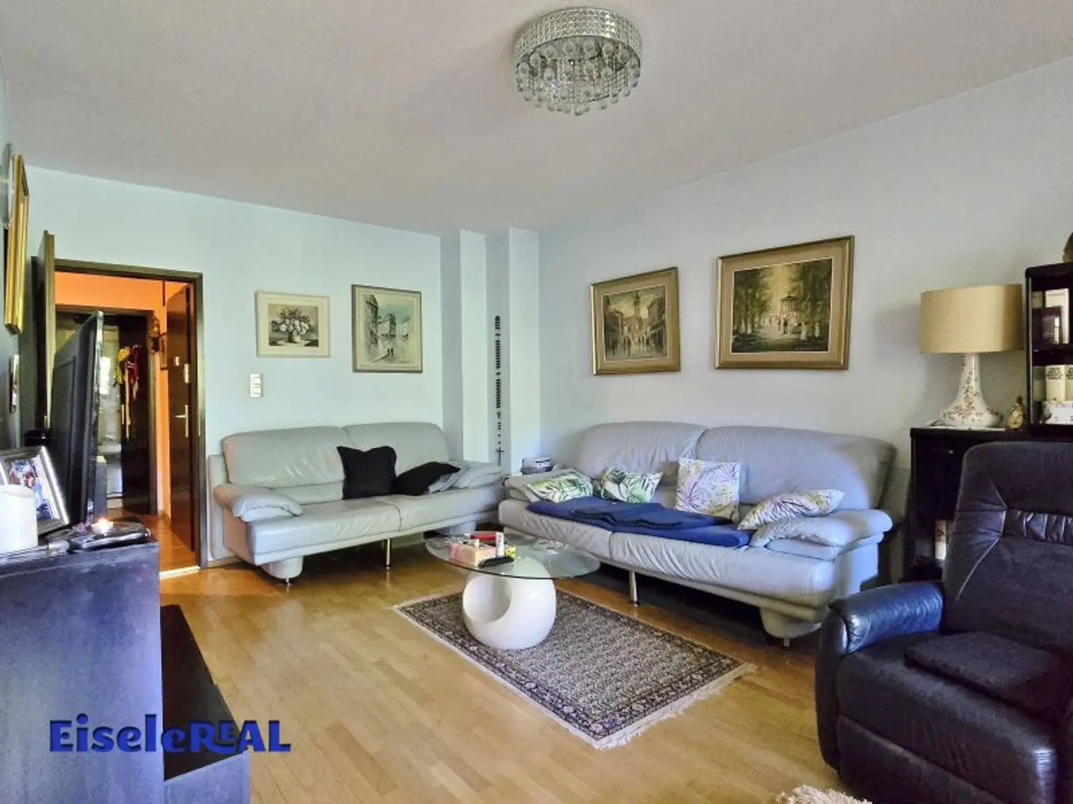 3 Zimmer – Loggia - Garage - Renovierungsbedarf