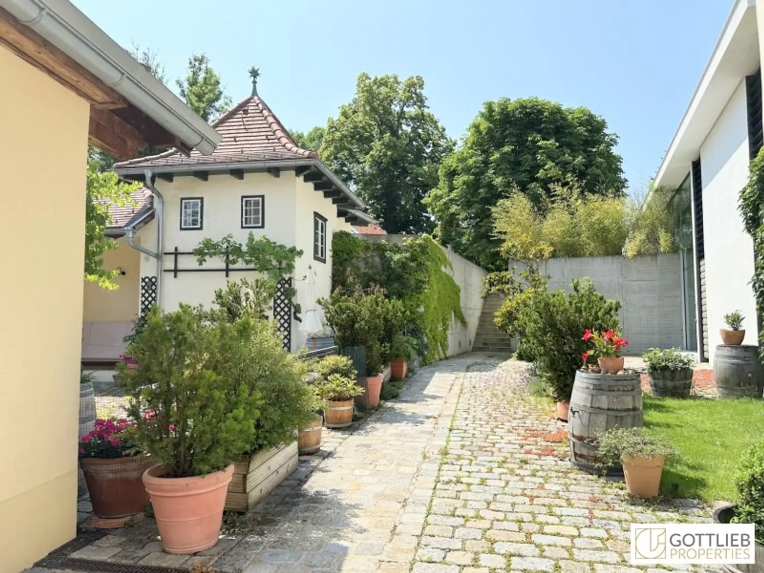 Bestlage Grinzing! Außergewöhnliche 3-Zimmer-Wohnung mit südseitigem Eigengarten in historischem Winzerhaus aus dem 16. Jahrhundert