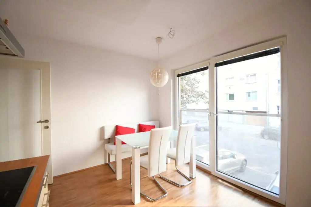 OPEN HOUSE-Besichtigung mit Einzelterminen, am Samstag, den 11.10.2025, zwischen 10:30-12.00! Pärchenhit! Zweizimmerwohnung in guter Lage in gepflegten Zustand!