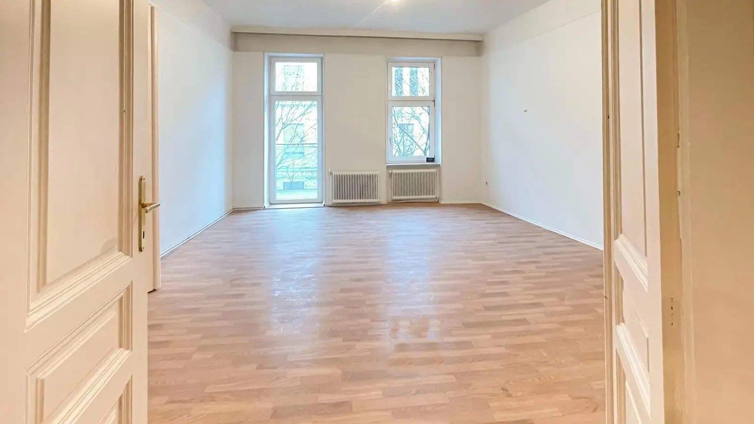3 Zimmer mit Balkon, komplett neues Bad und WC