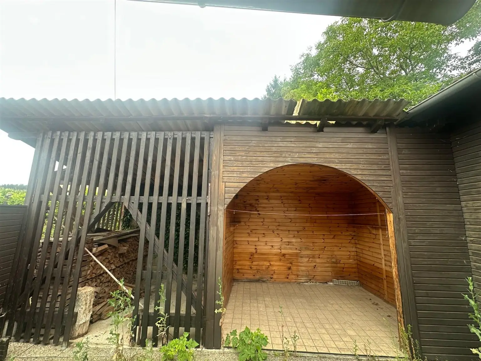 Einfamilienhaus mit Nebengebäuden