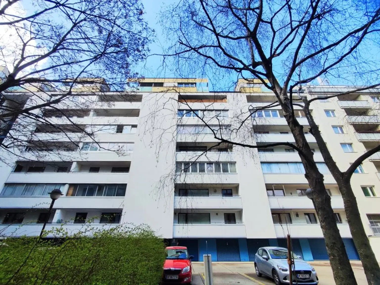 U6-Dresdner Straße : 3 Zimmer mit Loggia in Hofruhelage