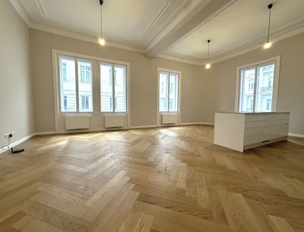 MÖLLWALDPLATZ, U1-NÄHE, 124 m2 ALTBAU, Wohnküche, 2 Zimmer, klimatisiert, 2 Bäder, Parketten, Loggia, 1. Liftstock, provisionsfrei