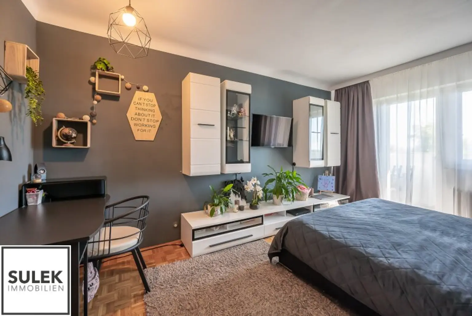 befristet vermietete 3 Zimmer -Wohnung mit Loggia im 8.Stock inkl. Fernblick