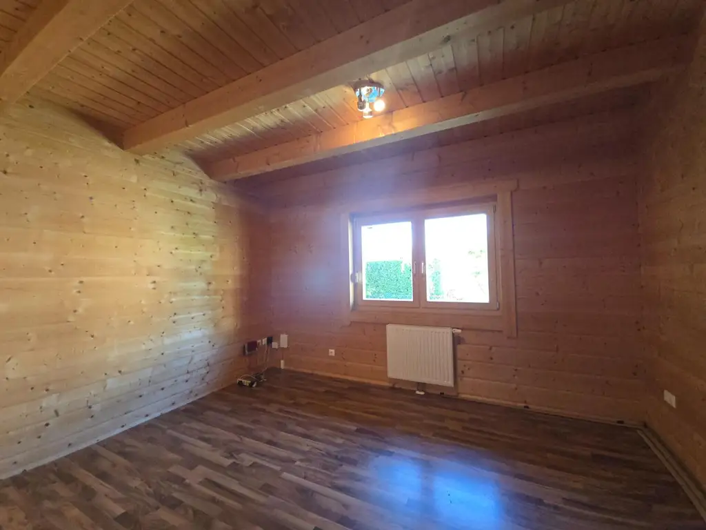 2011 Gemeinde Sierndorf/Untermallebarn: Gemütlicher Holz-Bungalow mit ausgebautem Dachboden