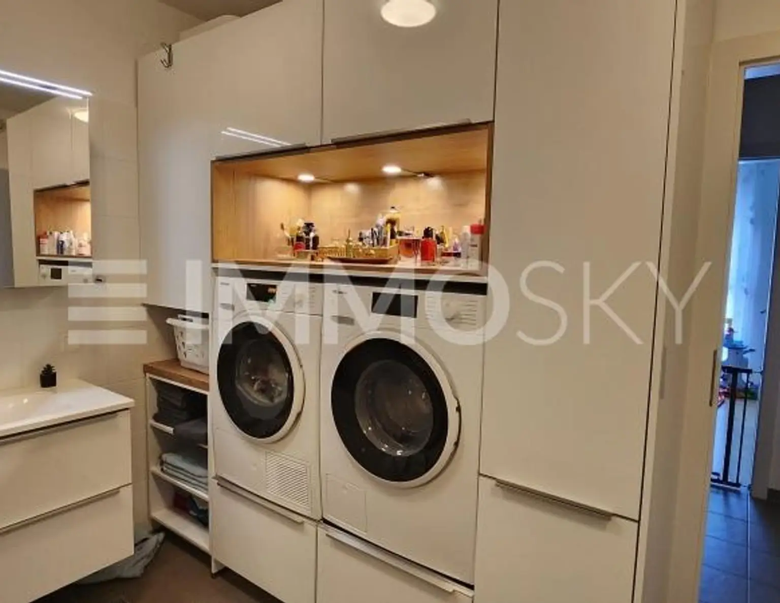 Design trifft Komfort: Erstklassige 4-Zimmer-Neubauwohnung mit Balkon
