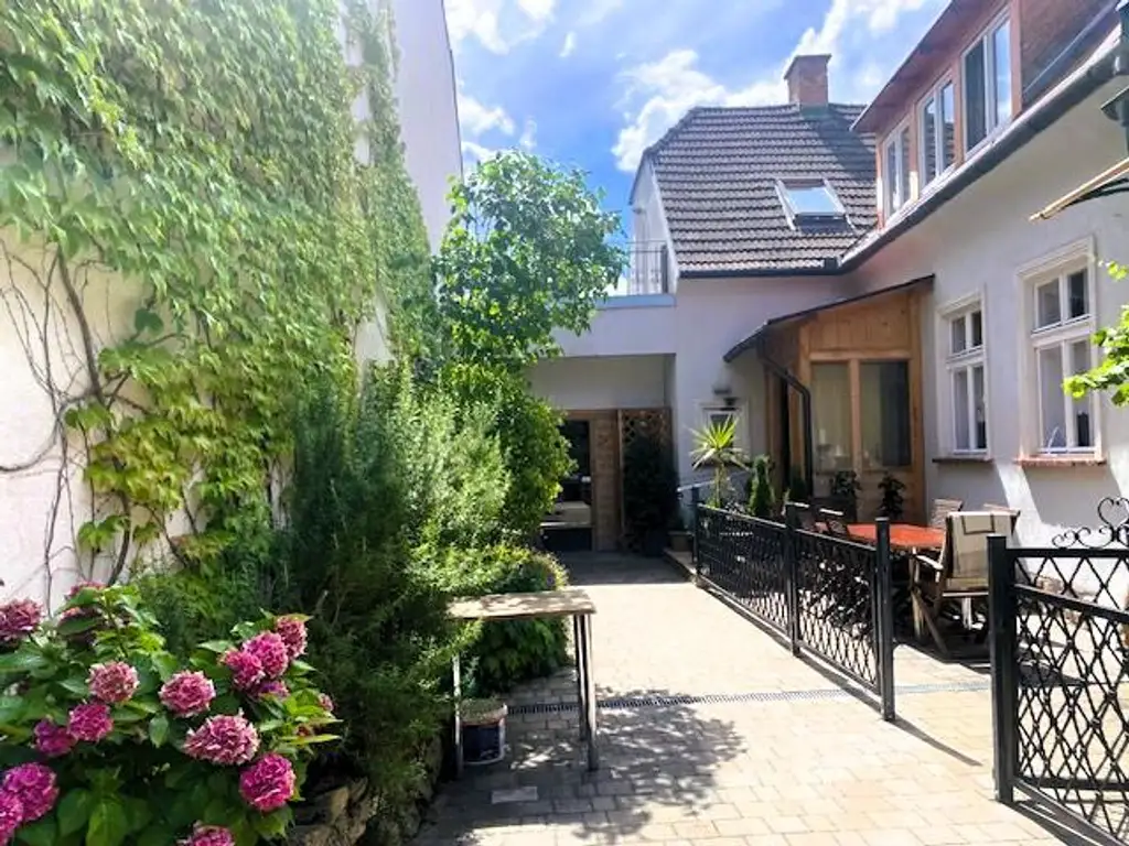 Ländliche Eleganz neu interpretiert – Streckhof mit zwei Wohneinheiten, Arkadenflair & Pooloase!
