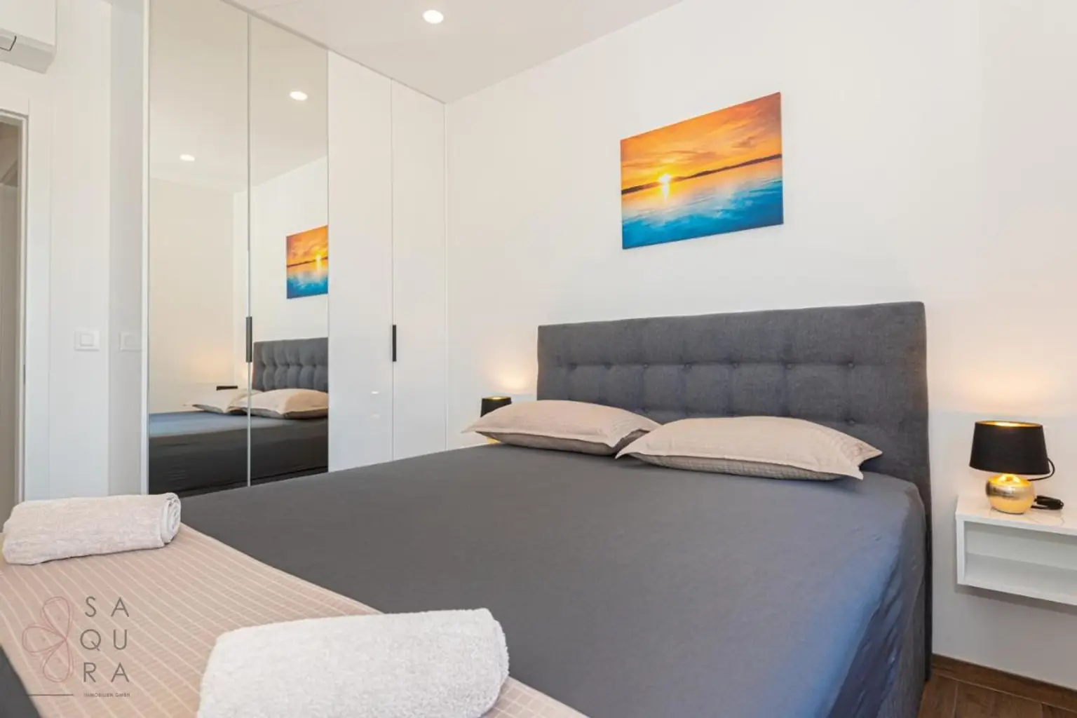 Modernes Wohndomizil mit Stil – Halbvilla mit Pool in Vodice
