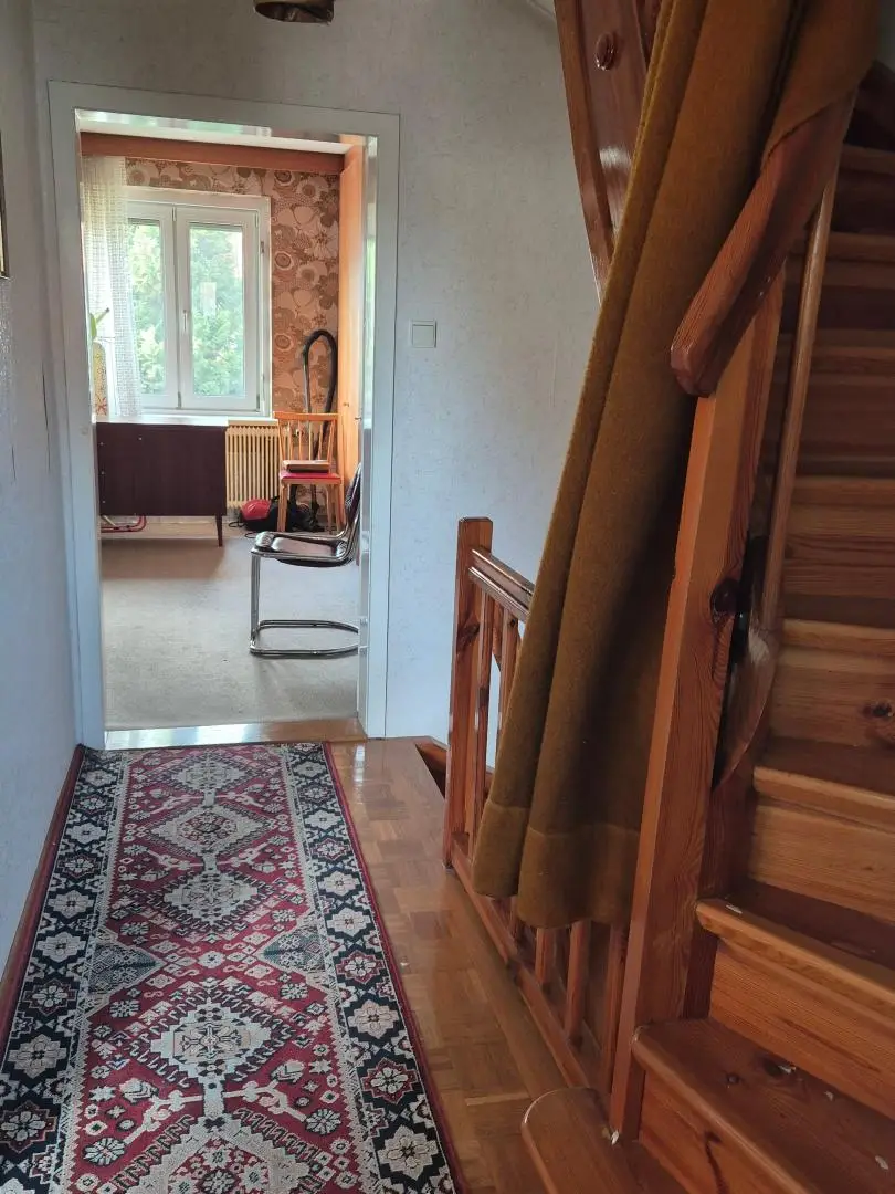 Renovierungsbedürftiges Mittelreihenhaus
