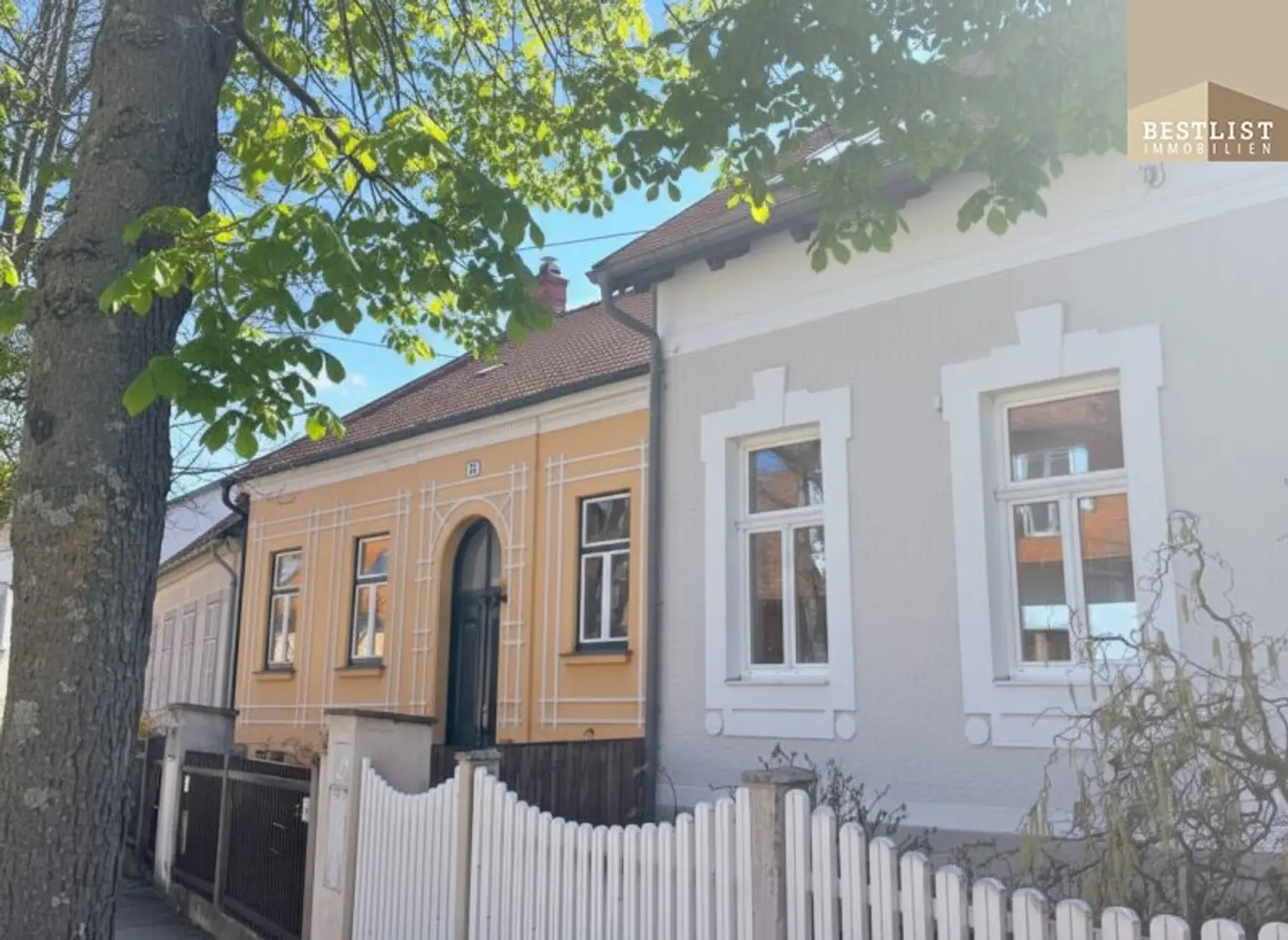 Charmantes Stadthaus in Baden – ruhige Lage mit großem Garten & Entwicklungspotenzial
