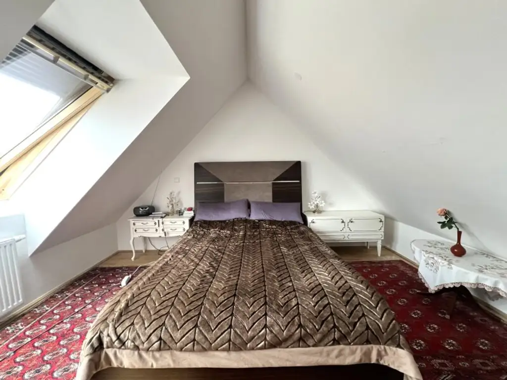 Charmante Dachgeschoss-Maisonettenwohnung in der Barichgasse nahe Dannebergplatz - befristet (!)