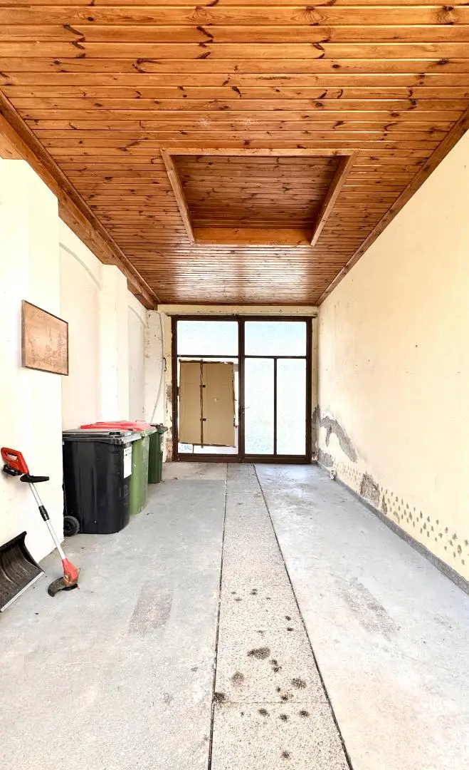 Ehemaliges Bauernhaus mit Nebengebäuden