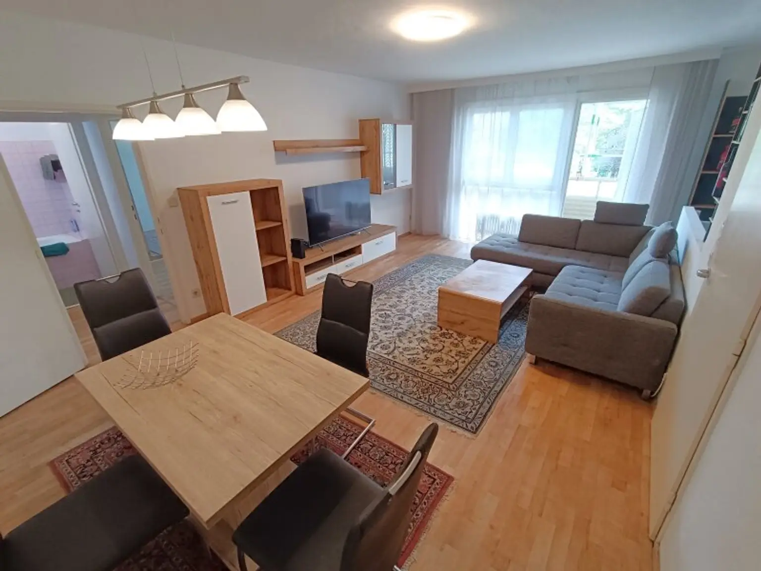 Charmante 2-Zimmer Wohnung mit Loggia im 23. Bezirk! Ideal für Pärchen!