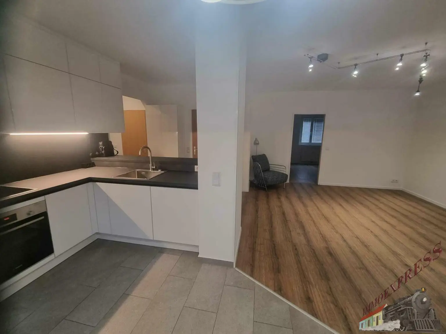 Neu sanierte Niedrigenergiewohnung mit Loggia nähe Traisenpark