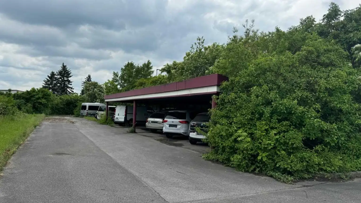 Bestandsfreie Gewerbeliegenschaft mit Lagerhalle & Bürotrakt